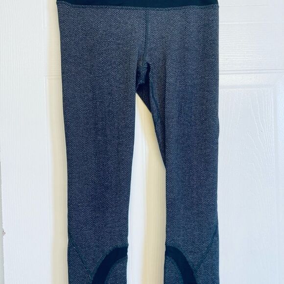 Lululemon Run: Inspire Crop II All‎ Luxtreme Size 6 Giant Herringbone Black - Picture 3 of 12